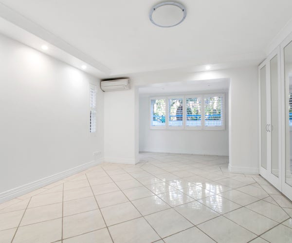 White and Blue Lufthansa Airplane